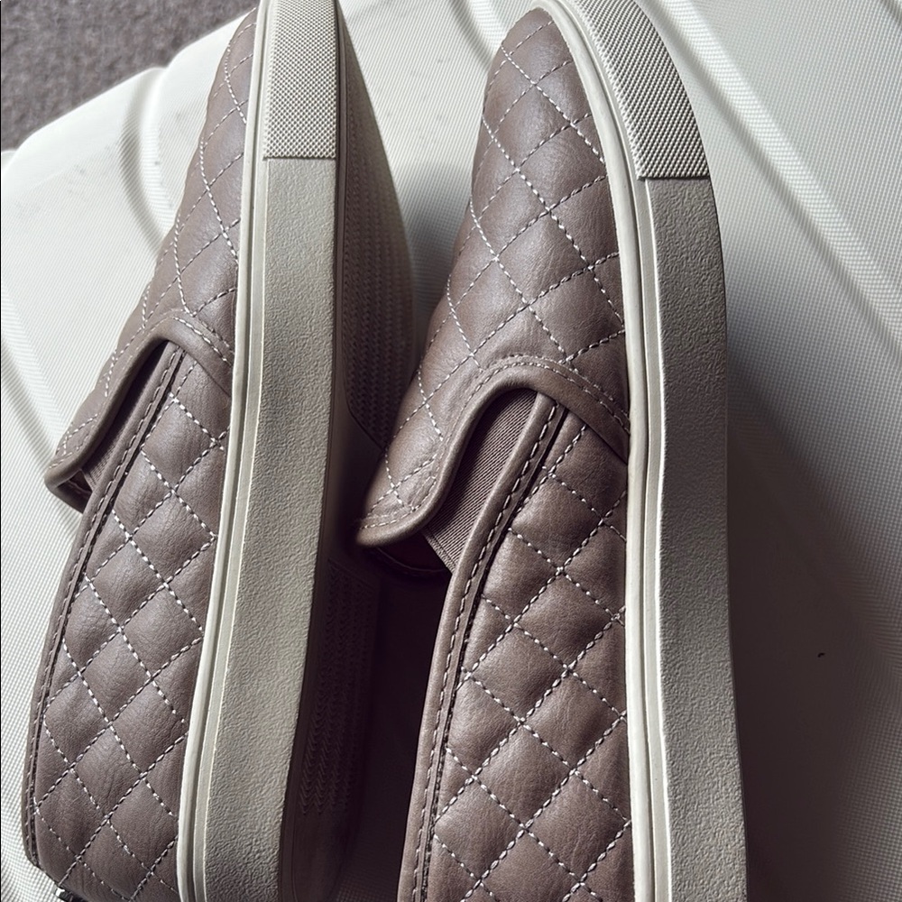 Steve Madden Women’s Quilted Slip-On Shoes - Beige Taupe SZ: 8.5. EUC - Picture 8 of 8
